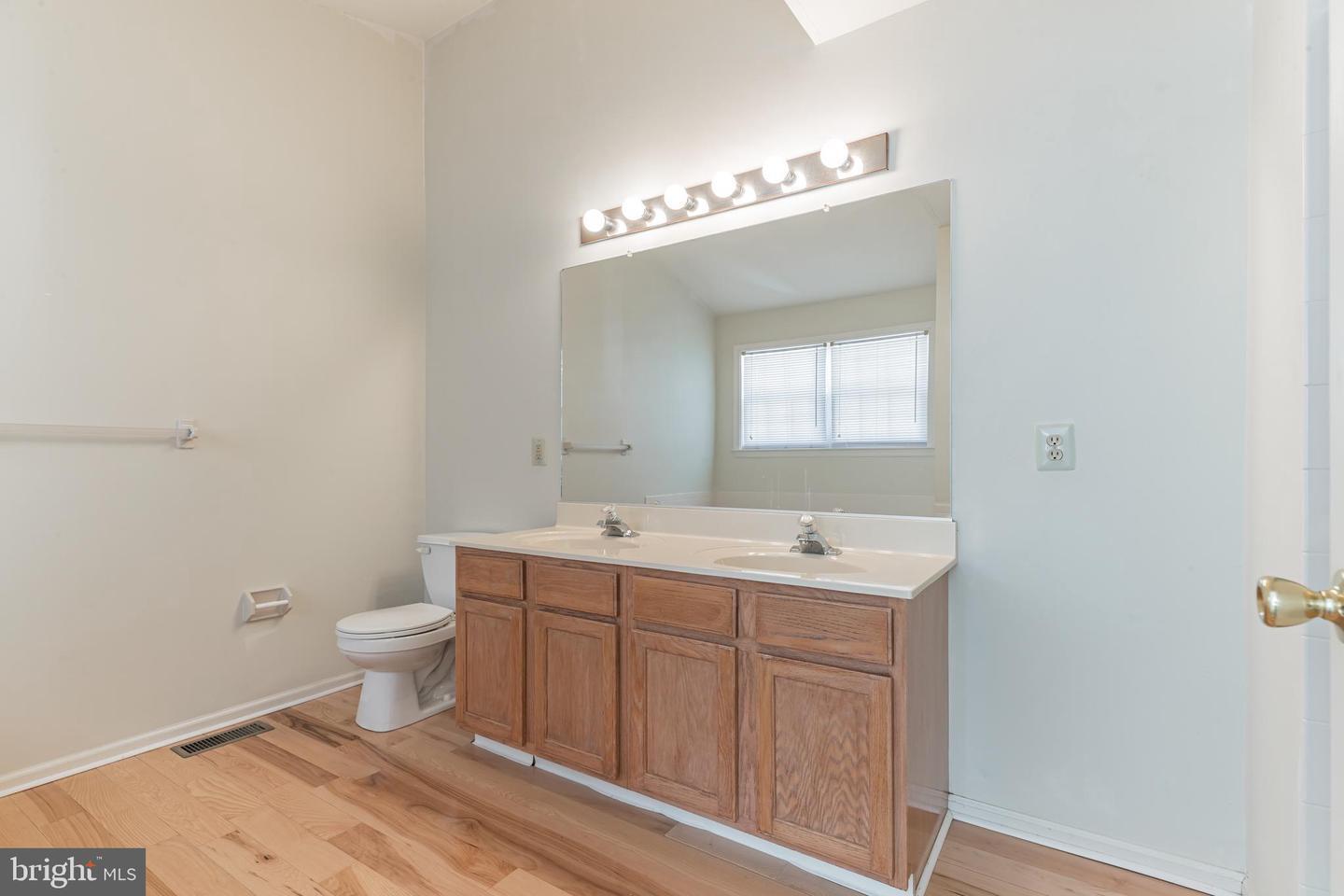 Building Photo - 556 Cork Cir
