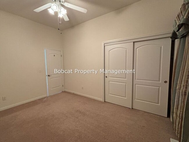 Building Photo - 1626 Evergreen Dr