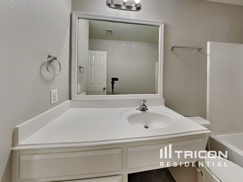 Building Photo - 6930 Waterlilly View Ln