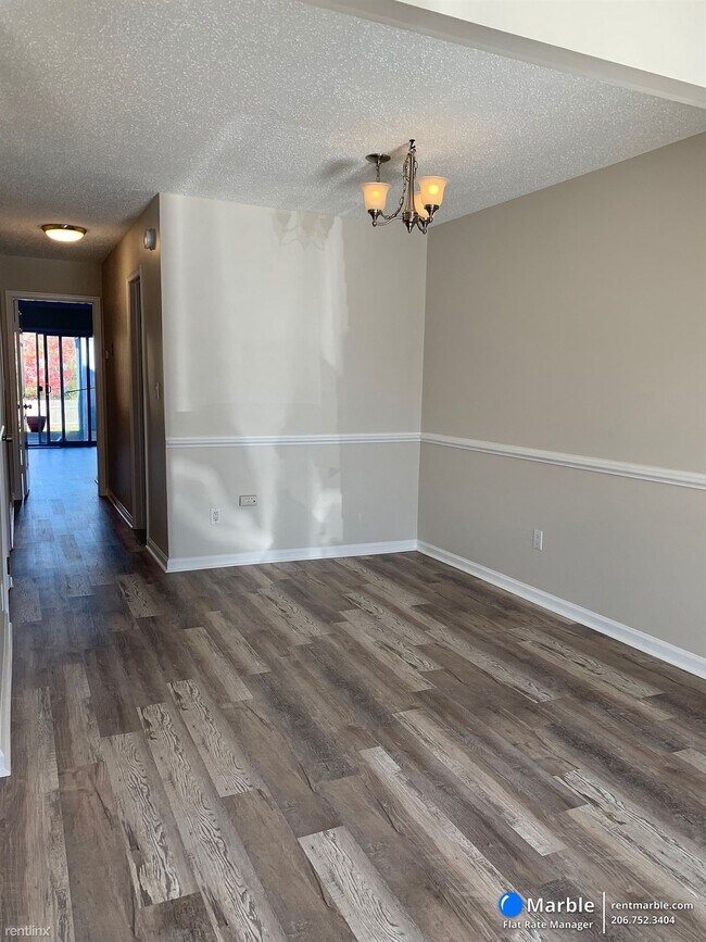 Building Photo - 3 br, 1 bath Townhome - 1426 Dighton Ct