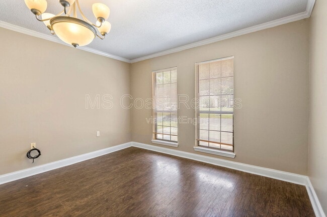 Building Photo - 583 Neal Dr