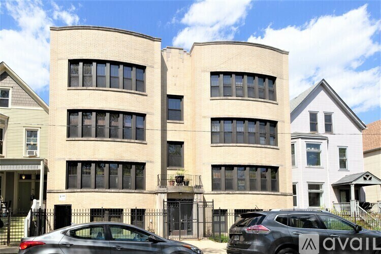 Building Photo - 2238 N Sawyer Ave