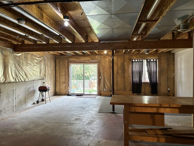 Building Photo - 3202 Quincy Ave