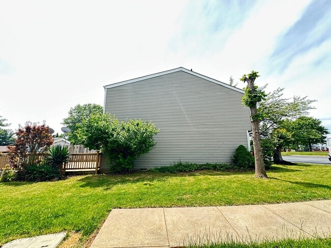 Building Photo - 5815 Whitfield Ct