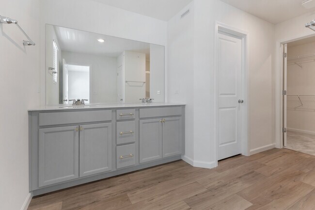 Building Photo - 2260 Horseshoe Cir