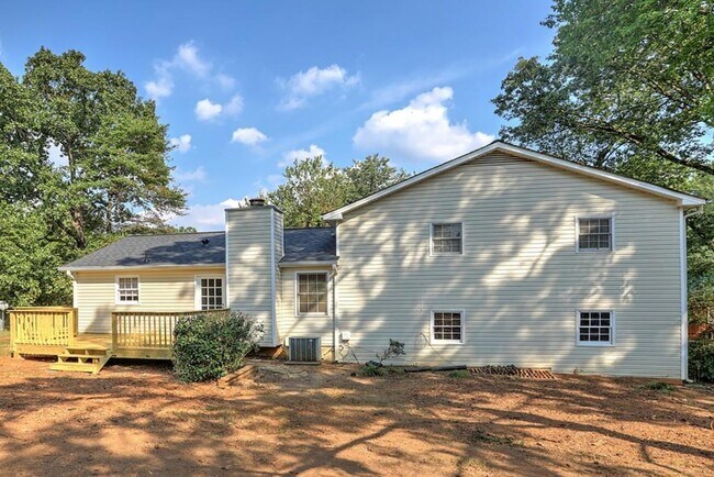 Building Photo - 2640 Tritt Ln