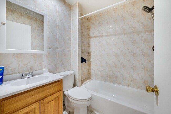 Building Photo - 572 West Side Ave