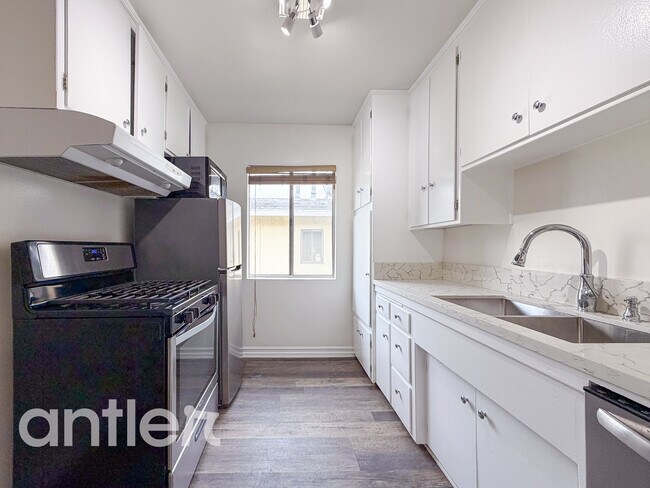 Building Photo - 14270 Dickens St