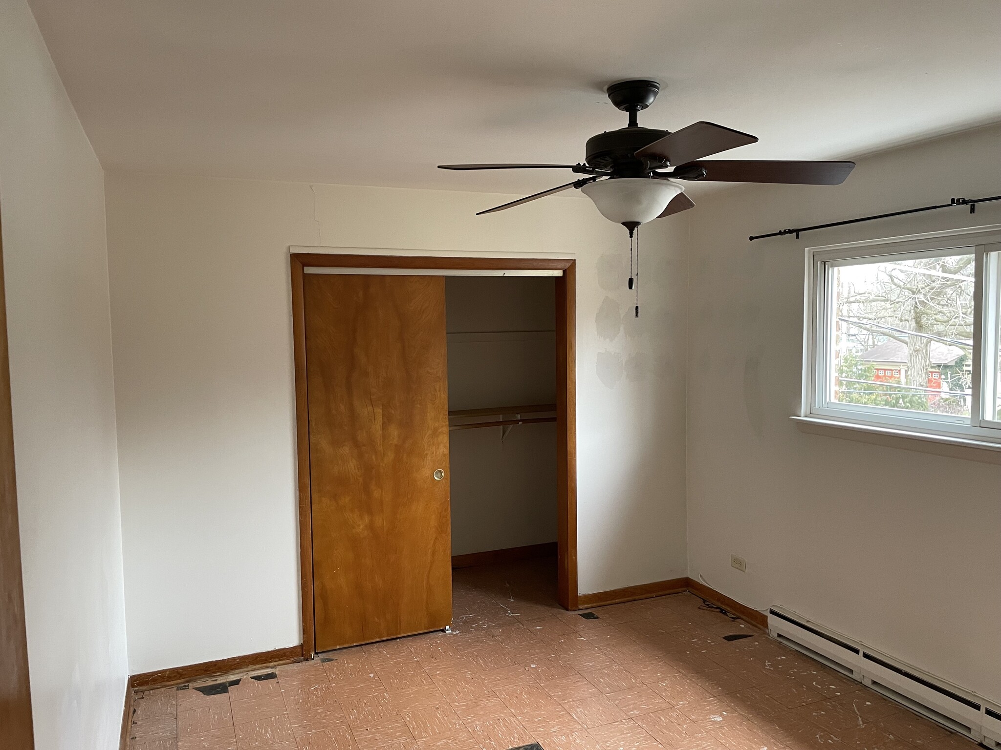 Bedroom with fan, spacious closet - 17828 Park Ave