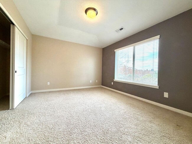 Building Photo - Sophisticated Beaverton Townhome with Mult...