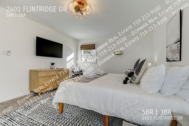 Building Photo - 2401 Flintridge Dr
