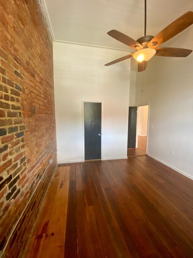 Building Photo - 829 S Railroad Ave