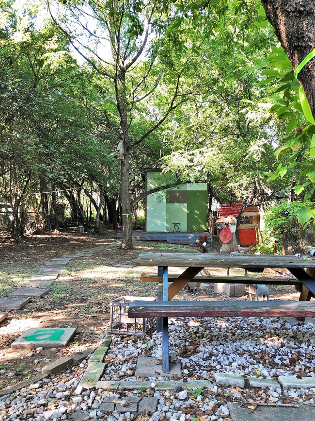 view into back of back yard - 1602 Valleyridge Dr