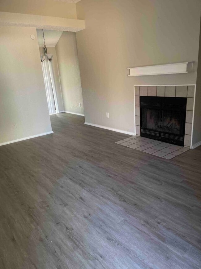 Building Photo - Duplex in Ft Worth