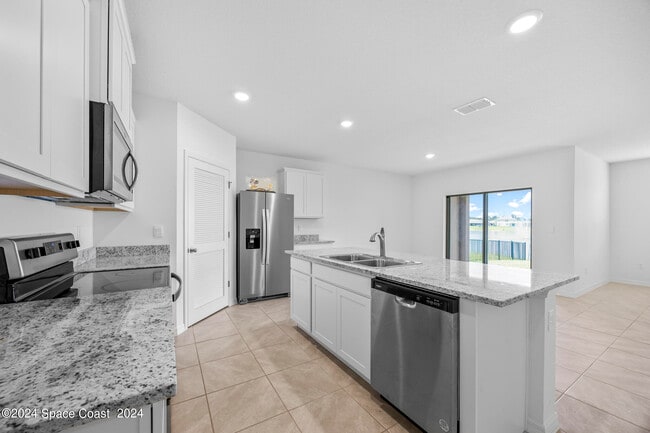 Building Photo - 1253 Dunes Ave