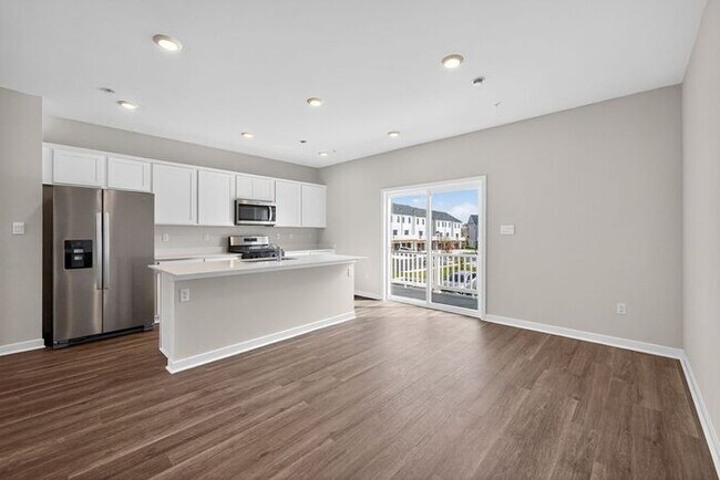 Building Photo - 15006 General Lafayette Blvd