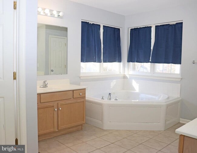 Building Photo - 24 Blue Spruce Dr