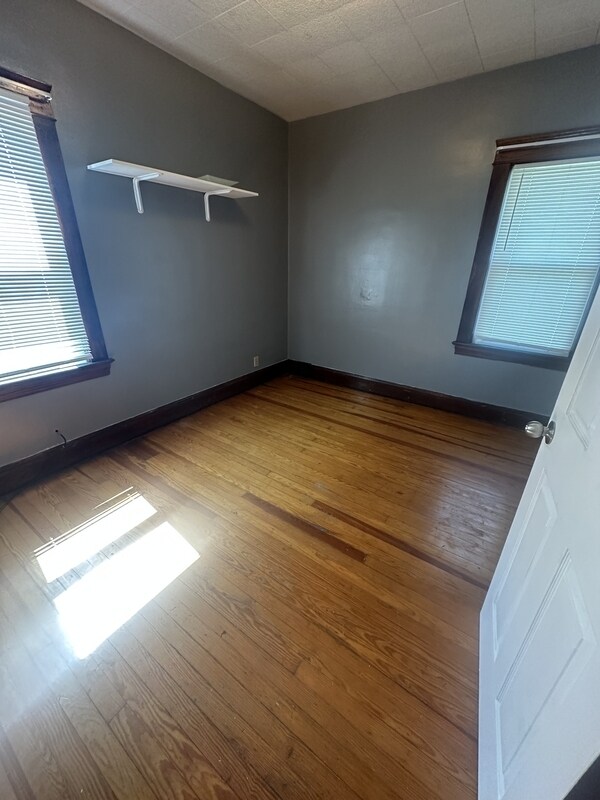 Building Photo - 9611 Larnder Ave