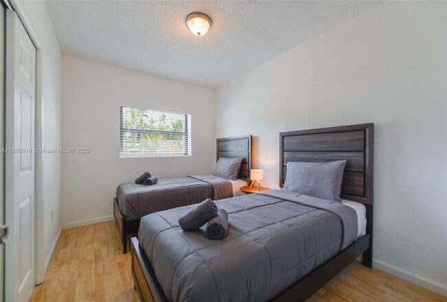 Building Photo - 655 NE 62nd St