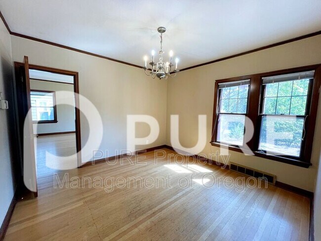 Building Photo - 6945 NE Sacramento St