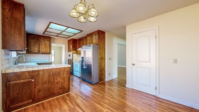 Building Photo - Well Maintain West Side Single Story 3 bedroom 2 bathroom home with 2 car garage