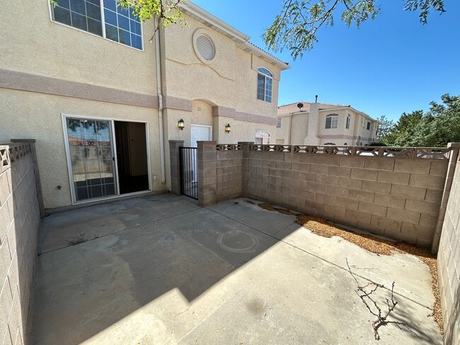 Building Photo - 195 E Fiddlers Canyon Rd