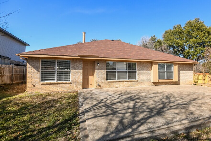 Building Photo - 8221 Cloverglen Ln