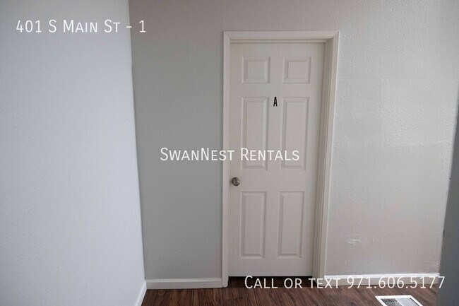 Building Photo - 401 S Main St