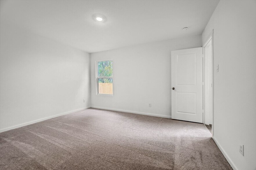 Building Photo - 6622 Highlands St