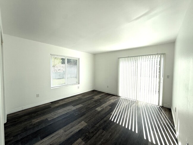 Building Photo - 4 Bedroom 2 Bathroom home available for rent NOW