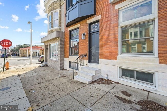 Building Photo - 740 S Linwood Ave