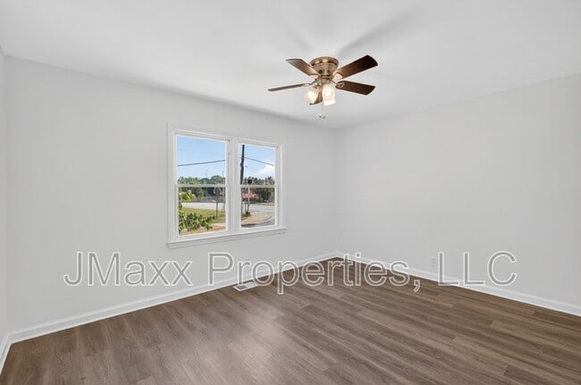 Building Photo - 2036 McPherson Dr