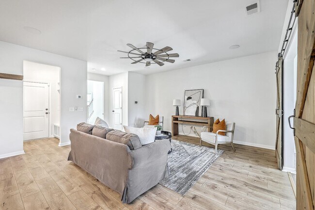 Building Photo - 132 McClellan Way