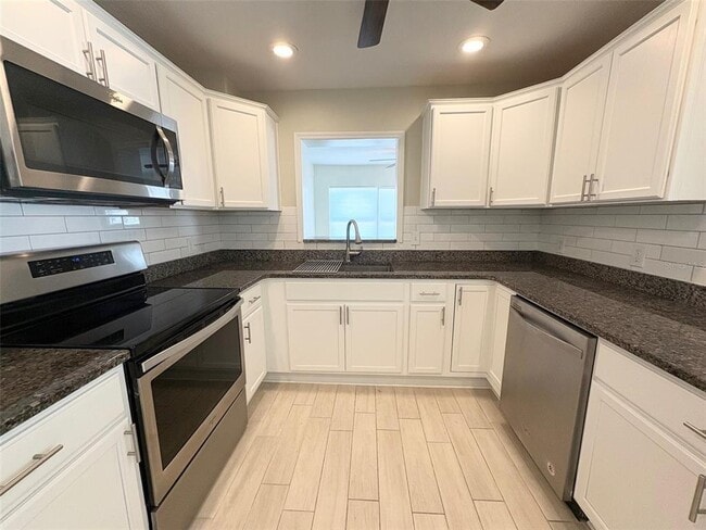 Building Photo - 736 86th Ave N