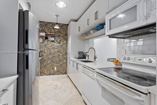 Building Photo - 8888 Collins Ave