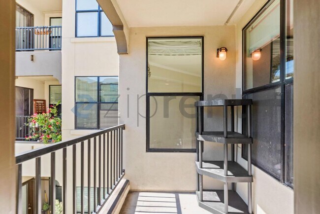 Building Photo - Unit 210