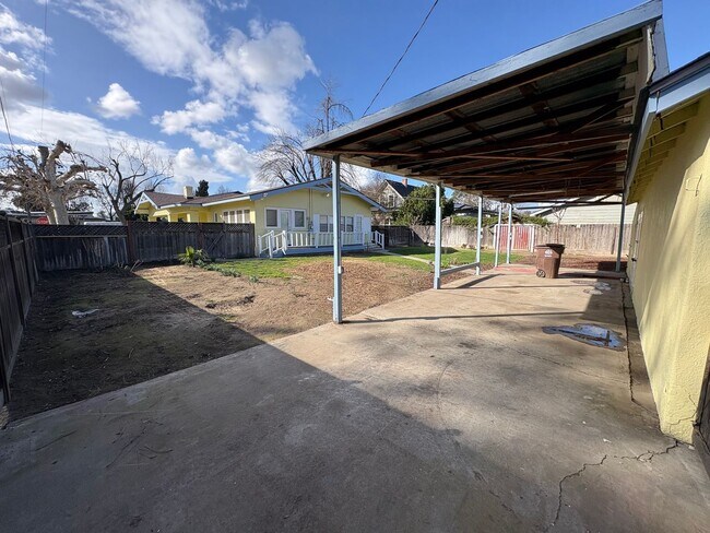 Building Photo - 1424 18th Ave