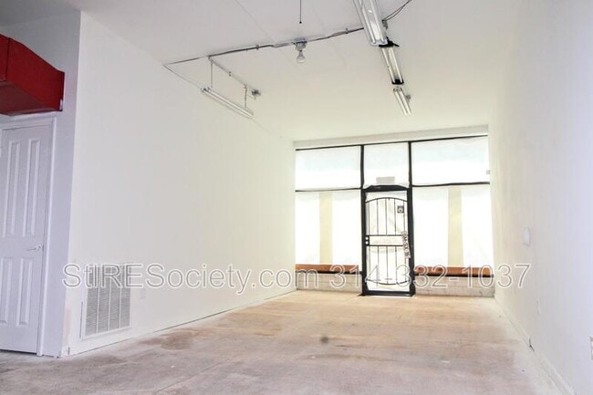 Building Photo - 7615 S Broadway St
