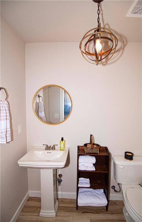 Building Photo - 1579 S Duncan Ave