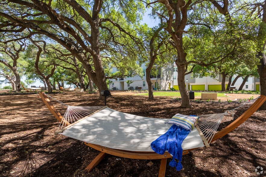 Primary Photo - Trailside Oaks Apartments