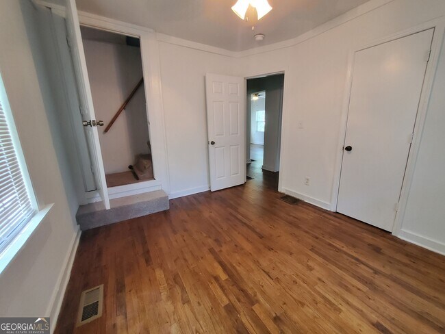 Building Photo - 2577 Eastwood Dr