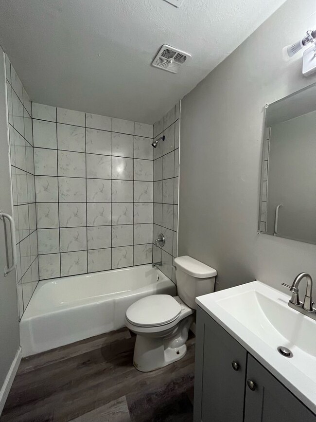Building Photo - 2300 Welch Dr