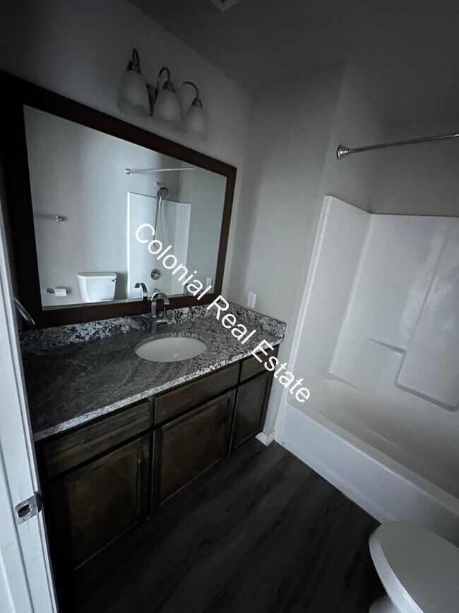 Building Photo - Updated and spacious 2 bedroom/1 bathroom house with detached 1 car garage.