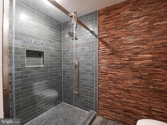 Building Photo - 7740 Bristol Square Ct