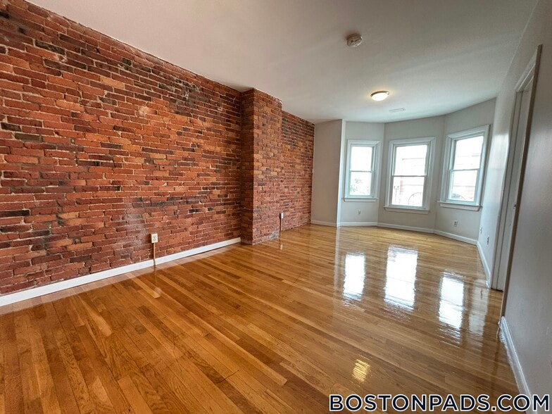 Building Photo - 164 Broadway