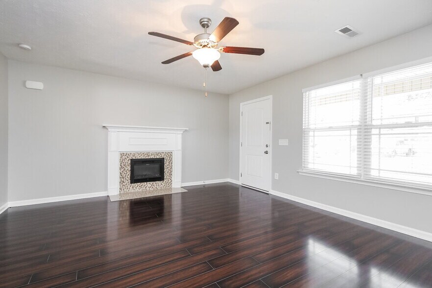 Building Photo - 2805 Painted Pony Dr