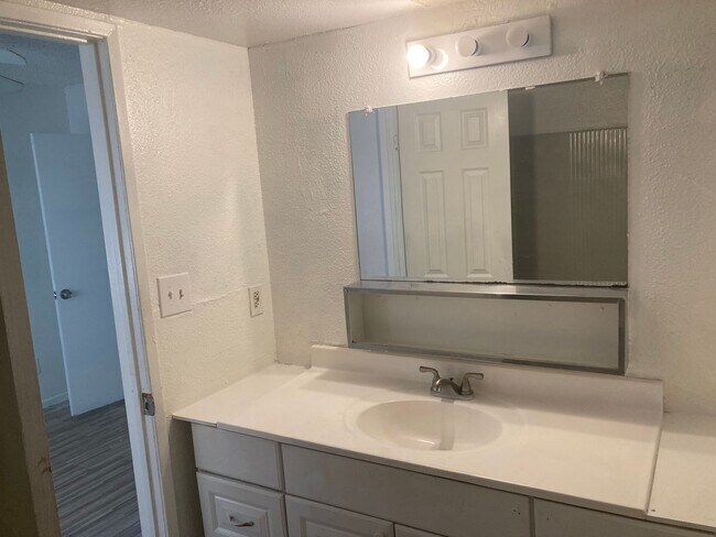 Interior Photo - Buenas off the Highway Apartments