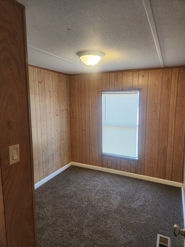 Building Photo - 105 Kim Ln