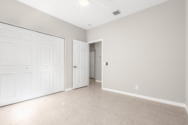 Building Photo - 1366 Crossbill Ct