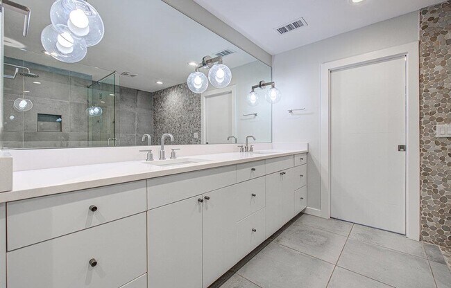 Building Photo - 6106 Shoal Creek Blvd